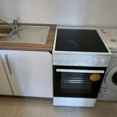 Alster Hamburg - Saniertes Und Mobliertes Apartment Mit Bad Und Kuche Bagian luar foto