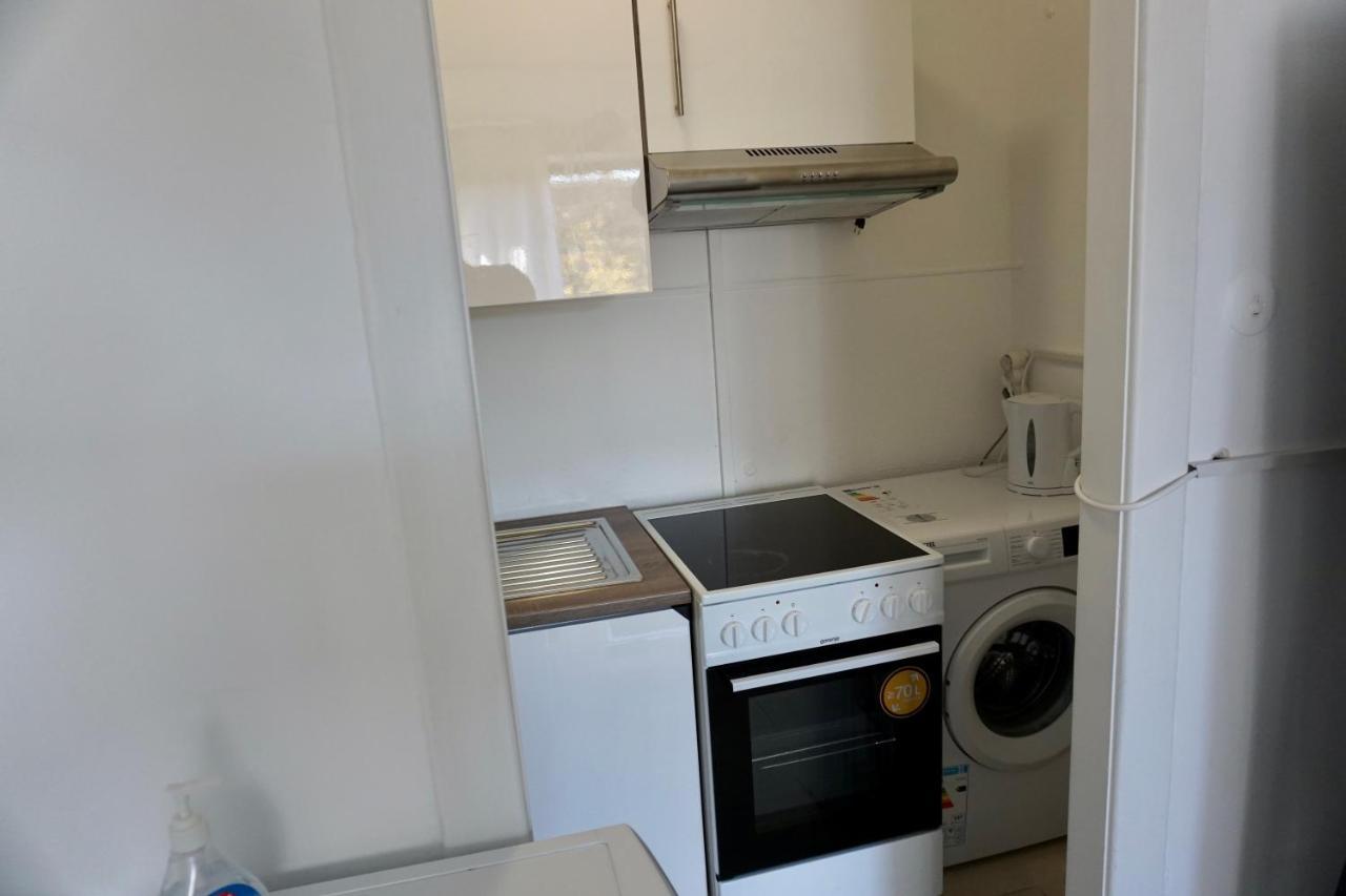 Alster Hamburg - Saniertes Und Mobliertes Apartment Mit Bad Und Kuche Bagian luar foto