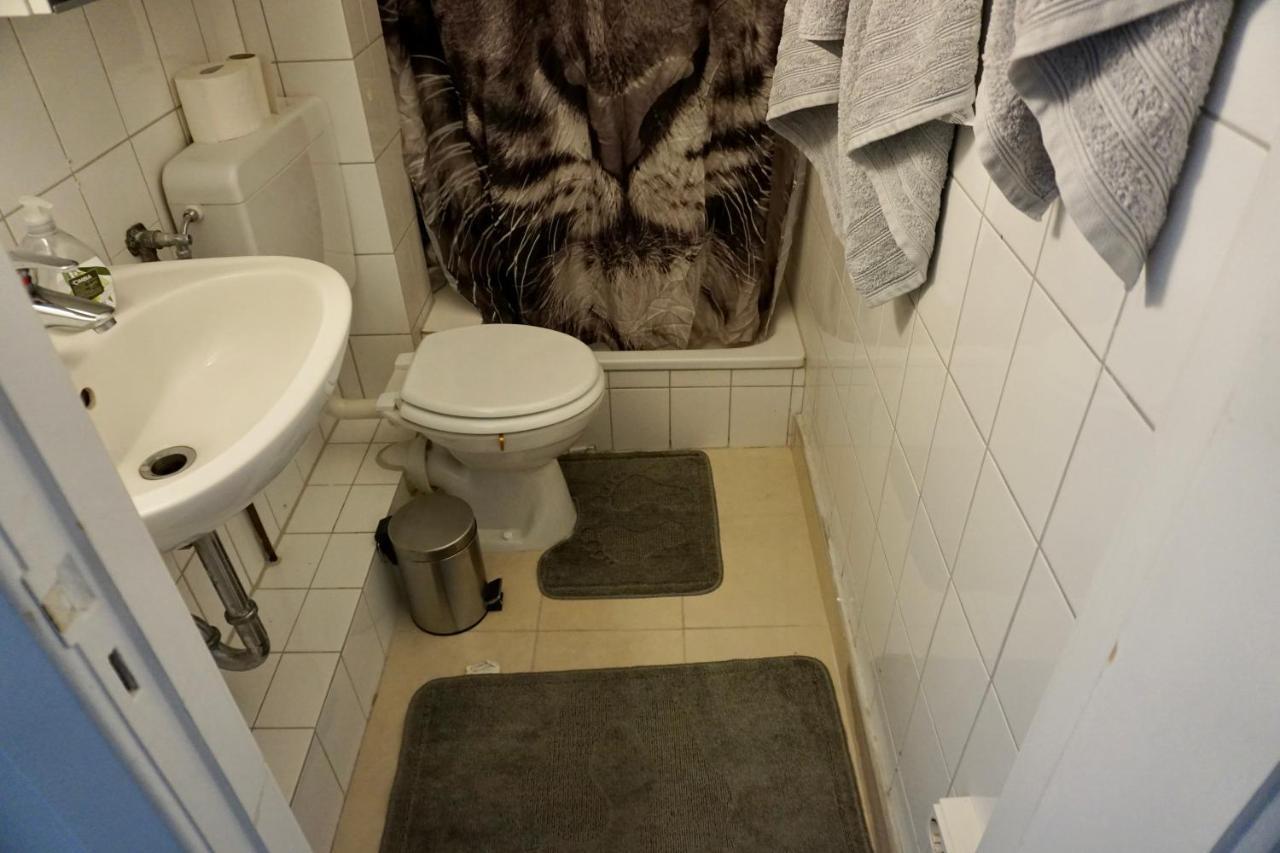 Alster Hamburg - Saniertes Und Mobliertes Apartment Mit Bad Und Kuche Bagian luar foto