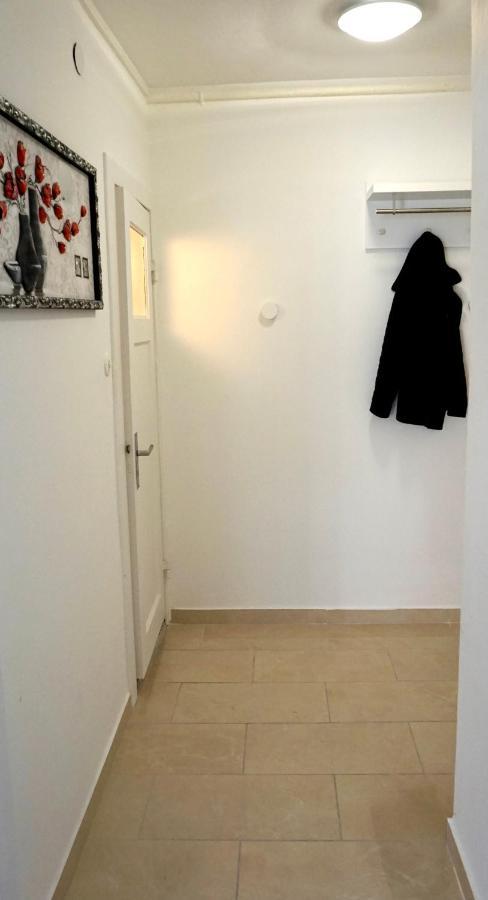 Alster Hamburg - Saniertes Und Mobliertes Apartment Mit Bad Und Kuche Bagian luar foto