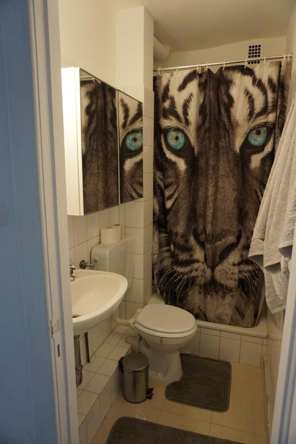 Alster Hamburg - Saniertes Und Mobliertes Apartment Mit Bad Und Kuche Bagian luar foto