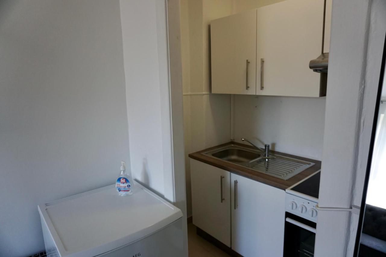 Alster Hamburg - Saniertes Und Mobliertes Apartment Mit Bad Und Kuche Bagian luar foto