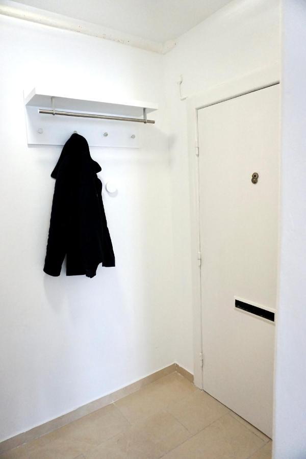 Alster Hamburg - Saniertes Und Mobliertes Apartment Mit Bad Und Kuche Bagian luar foto