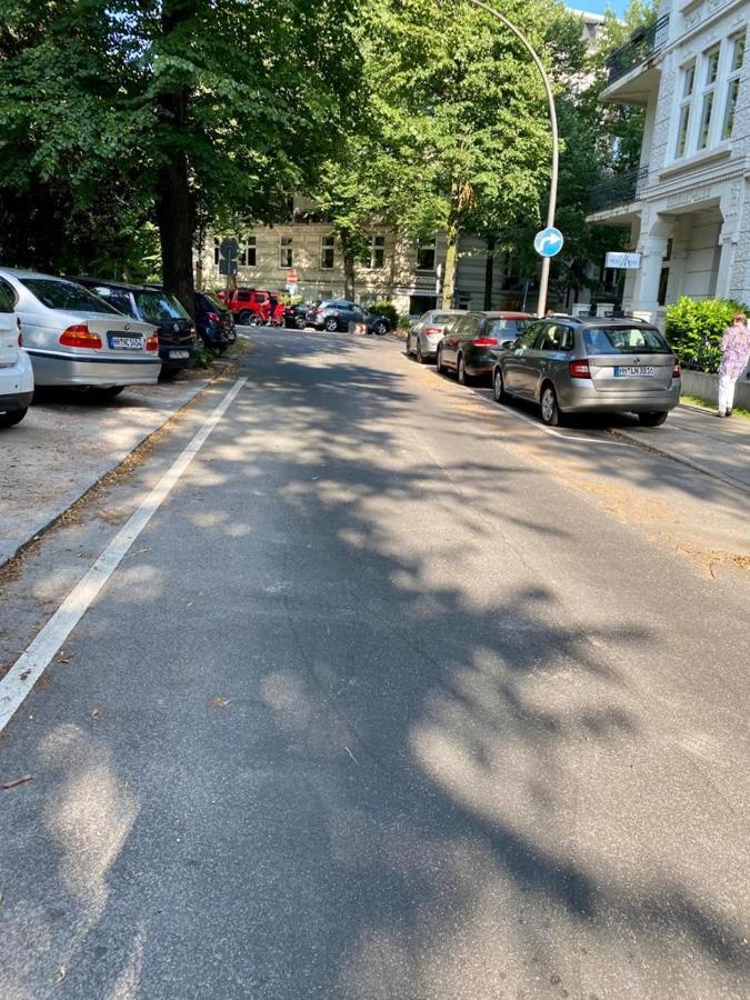 Alster Hamburg - Saniertes Und Mobliertes Apartment Mit Bad Und Kuche Bagian luar foto
